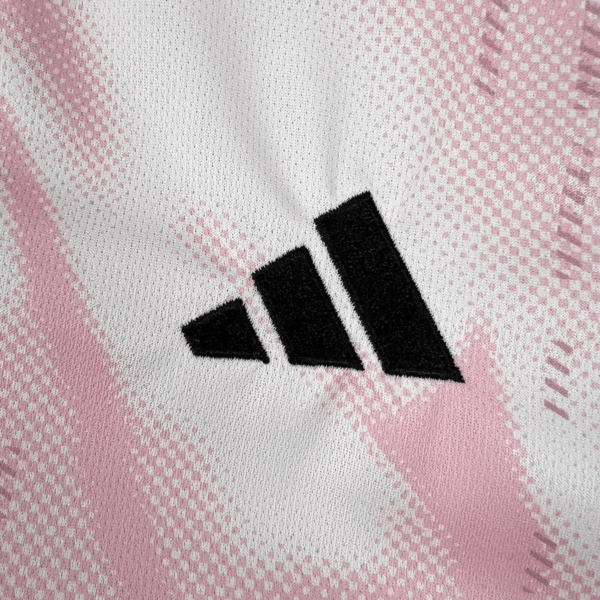 Real Madrid Pink Dream Kit - LockerX