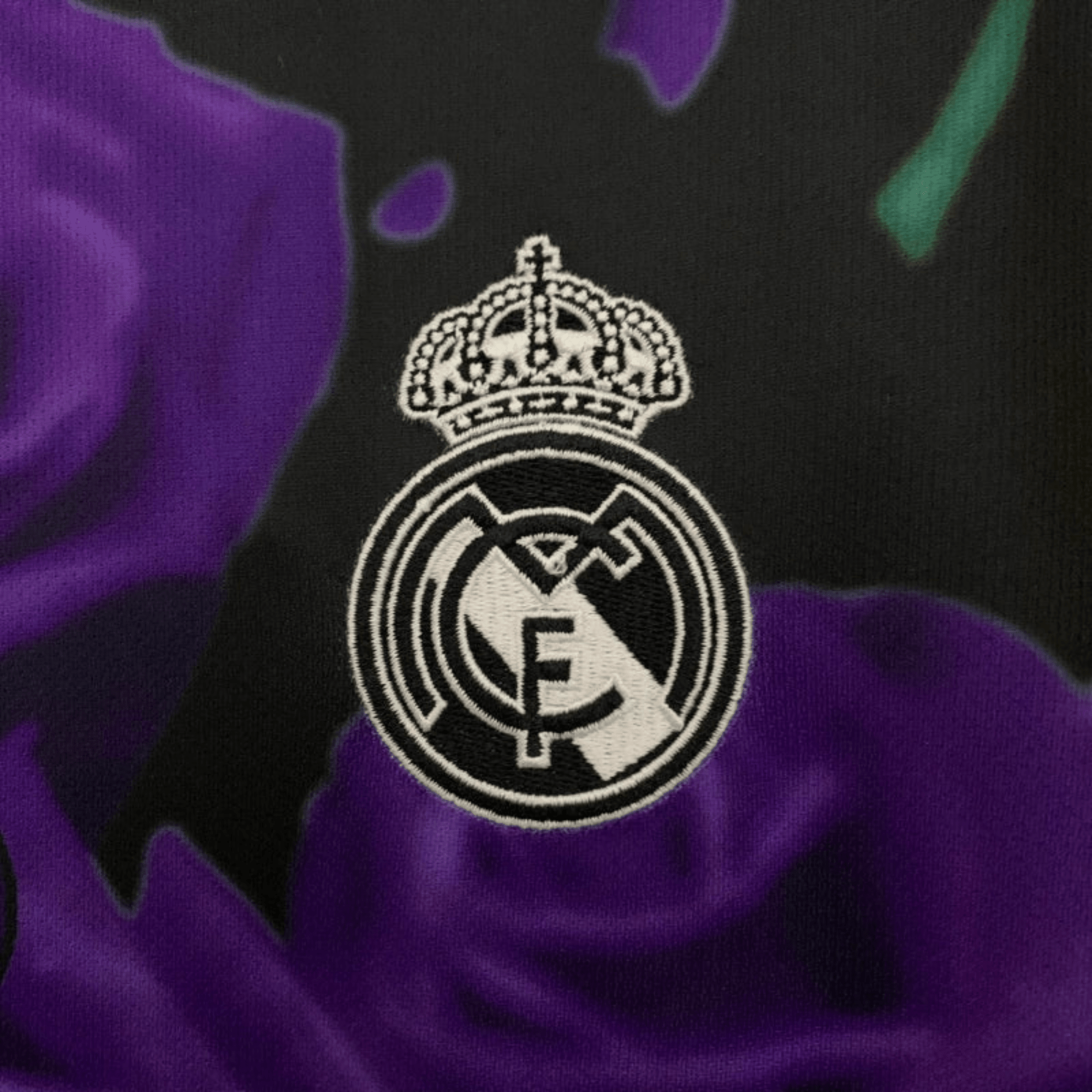 Real Madrid Serpent Lila Kit - LockerX