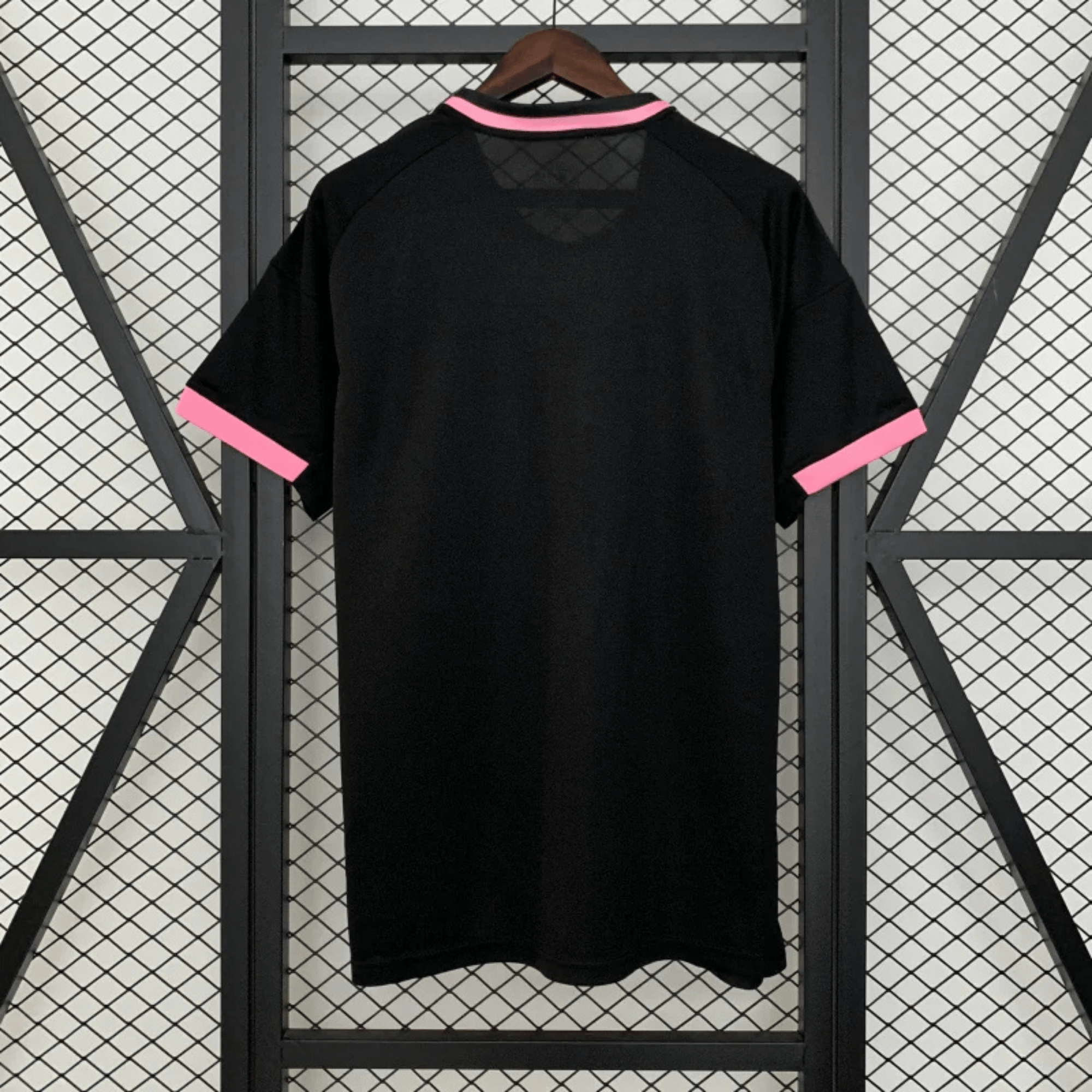 Real Madrid Serpent Rosa Kit - LockerX