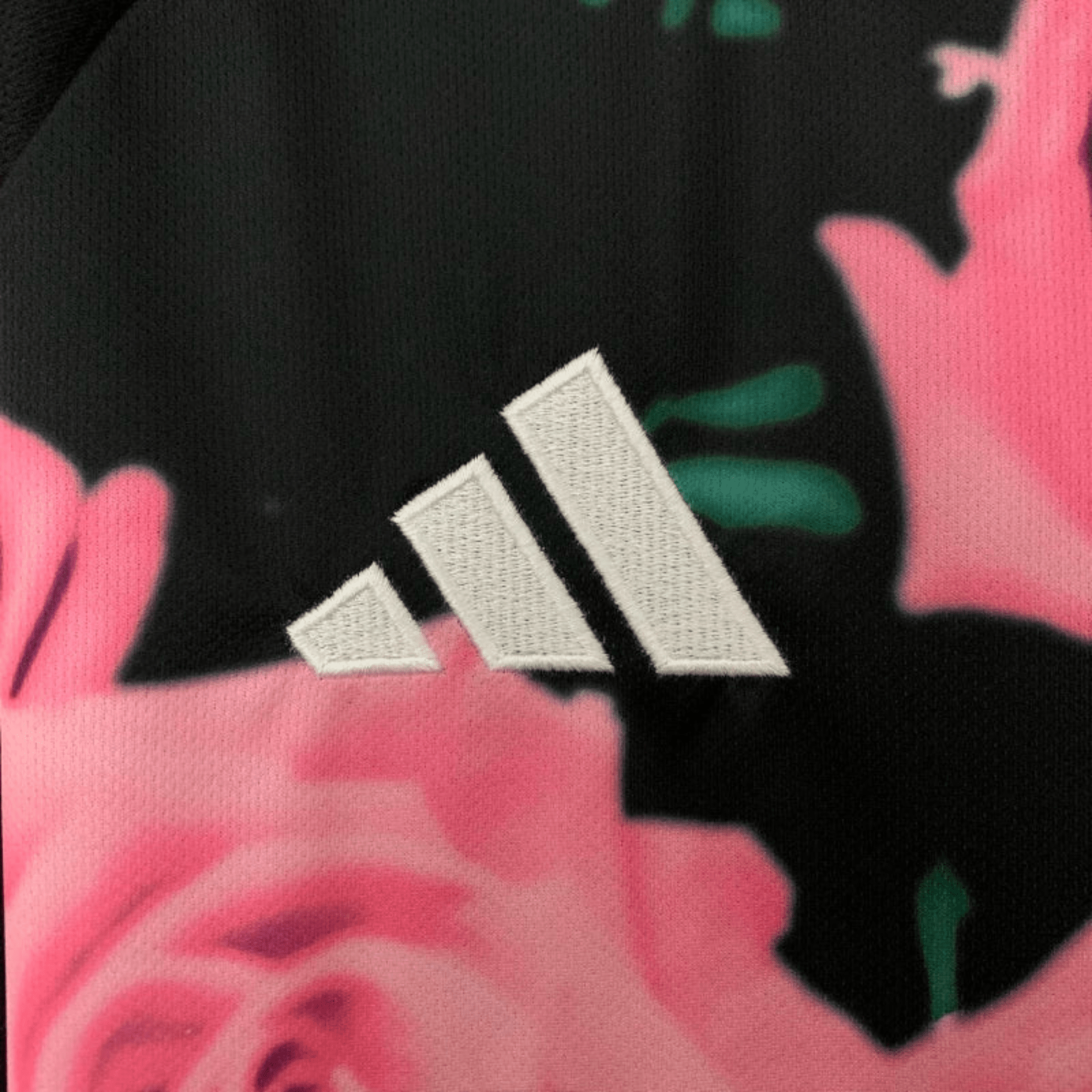 Real Madrid Serpent Rosa Kit - LockerX